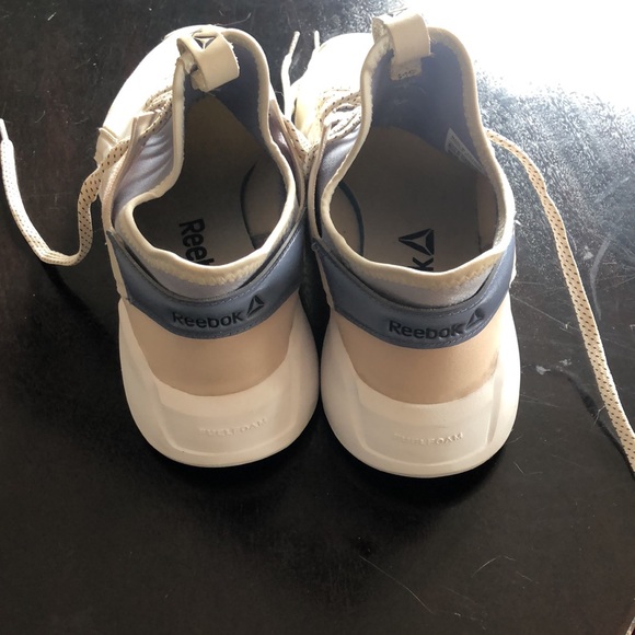 Reebok shoes 8.5 - Picture 4 of 5